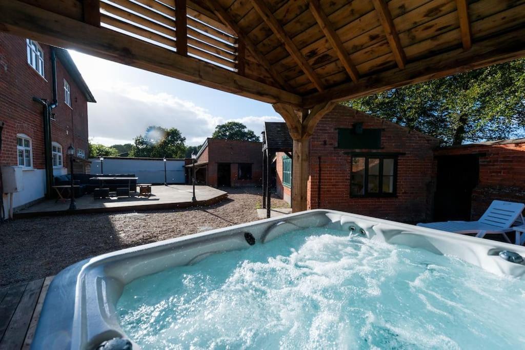 Firs Sleeps 15 Stunning Country House With Hot Tub Sudbourne Exteriör bild