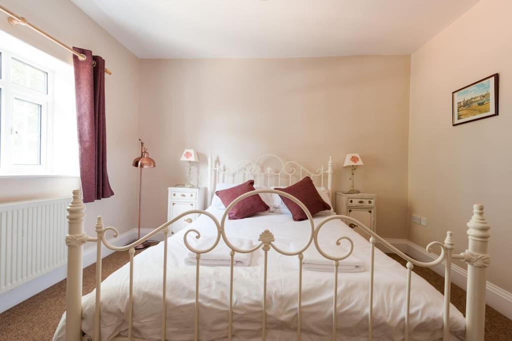 Firs Sleeps 15 Stunning Country House With Hot Tub Sudbourne Exteriör bild