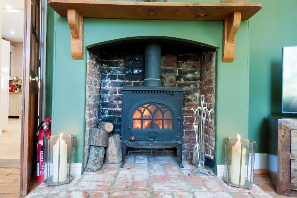 Firs Sleeps 15 Stunning Country House With Hot Tub Sudbourne Exteriör bild