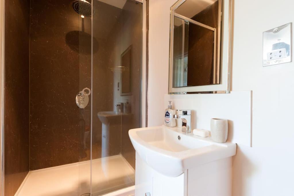 Firs Sleeps 15 Stunning Country House With Hot Tub Sudbourne Exteriör bild