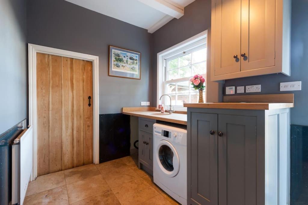 Firs Sleeps 15 Stunning Country House With Hot Tub Sudbourne Exteriör bild