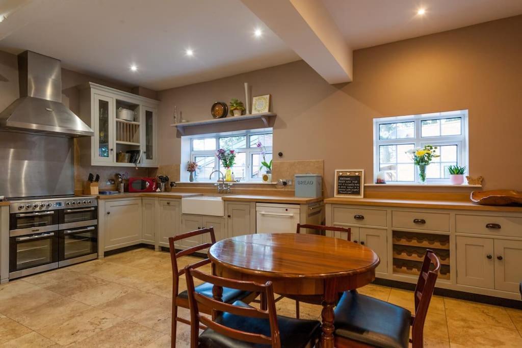 Firs Sleeps 15 Stunning Country House With Hot Tub Sudbourne Exteriör bild