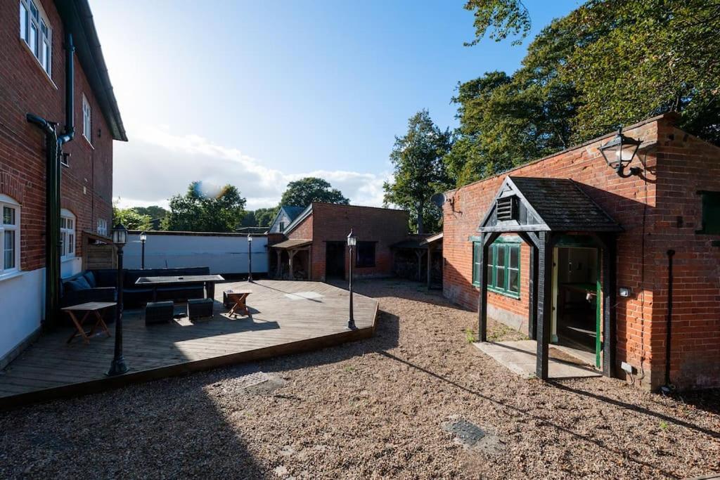 Firs Sleeps 15 Stunning Country House With Hot Tub Sudbourne Exteriör bild