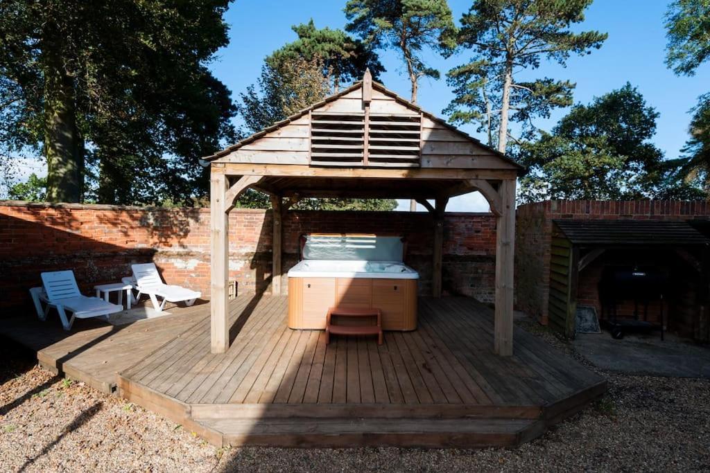 Firs Sleeps 15 Stunning Country House With Hot Tub Sudbourne Exteriör bild